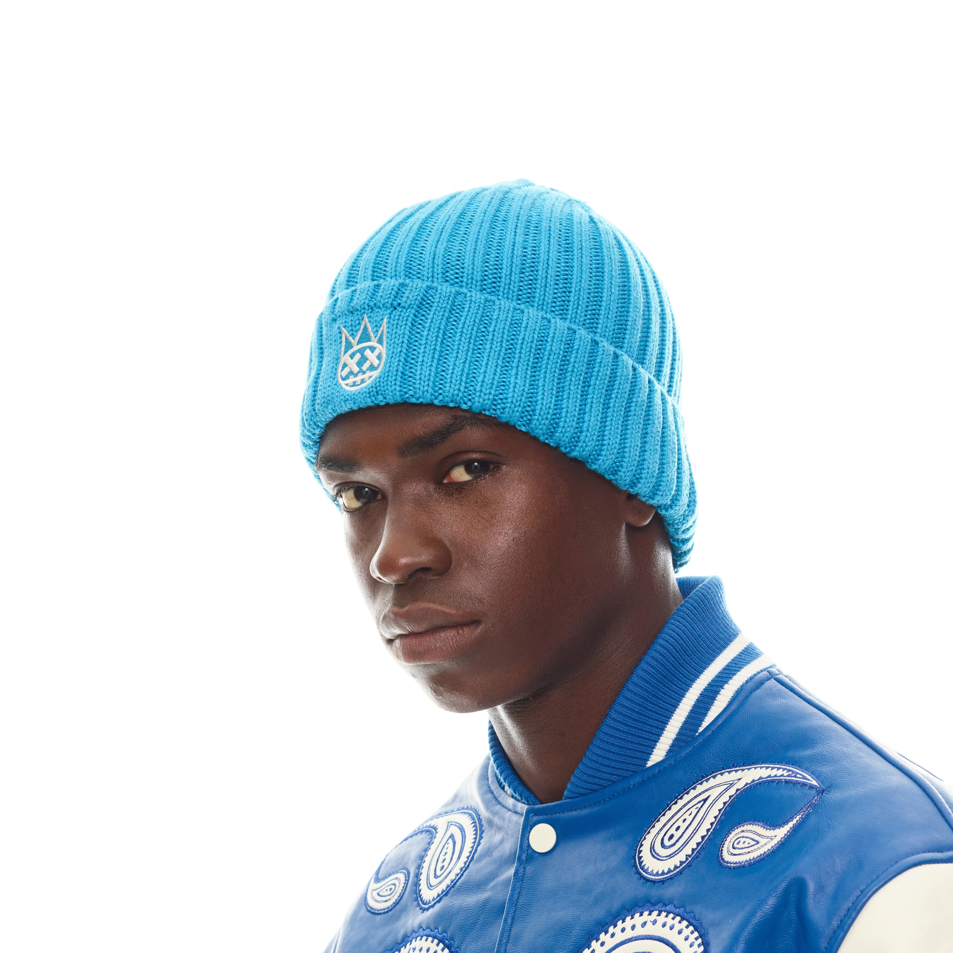 SHIMUCHAN LOGO KNIT HAT IN ELECTRIC BLUE